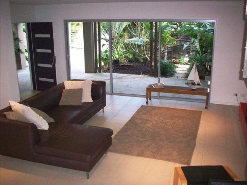 2/27 Chairlift Avenue, Mermaid Beach QLD 4218