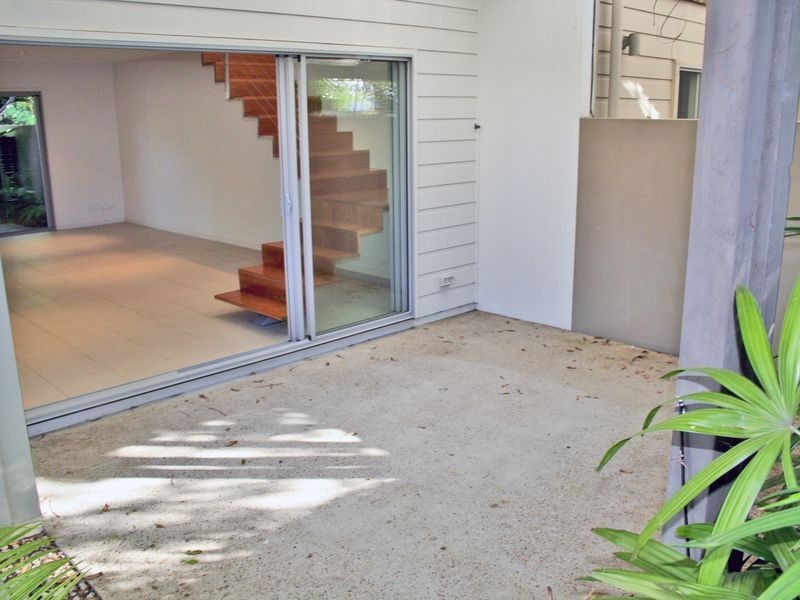 2/27 Chairlift Avenue, Mermaid Beach QLD 4218