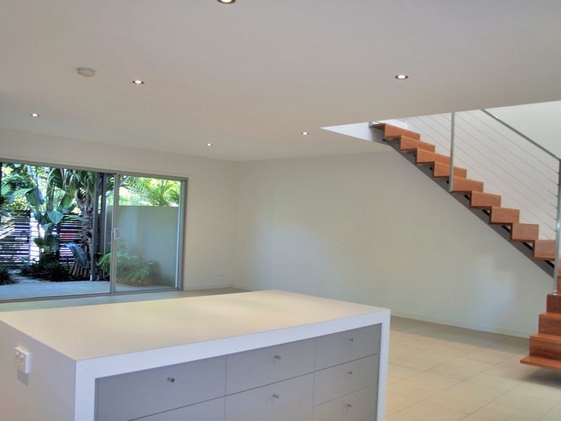 2/27 Chairlift Avenue, Mermaid Beach QLD 4218
