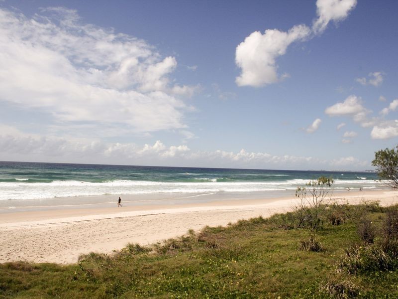 2/27 Chairlift Avenue, Mermaid Beach QLD 4218