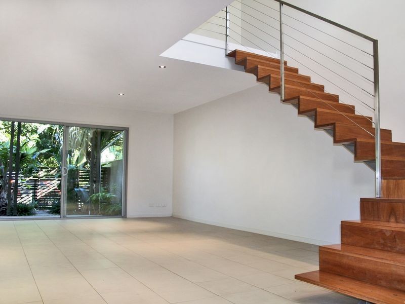 2/27 Chairlift Avenue, Mermaid Beach QLD 4218