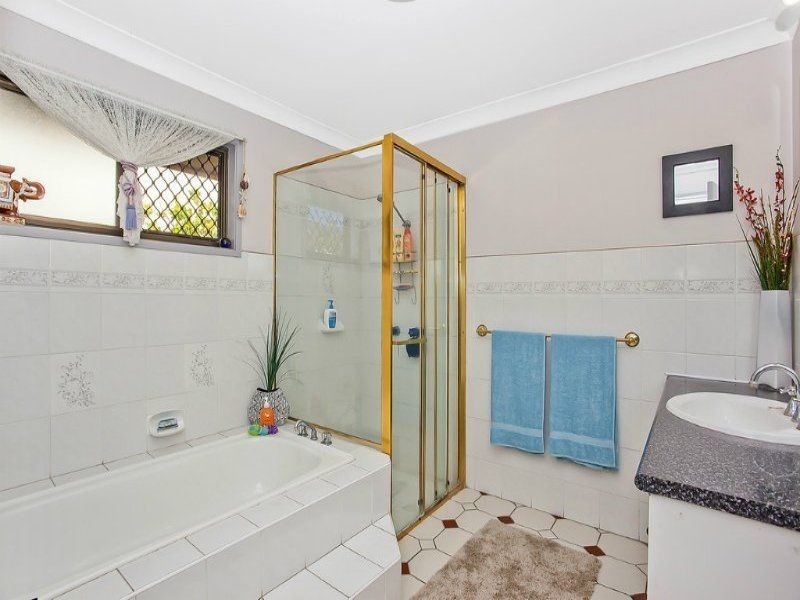 72 Markeri Street, Mermaid Waters QLD 4218