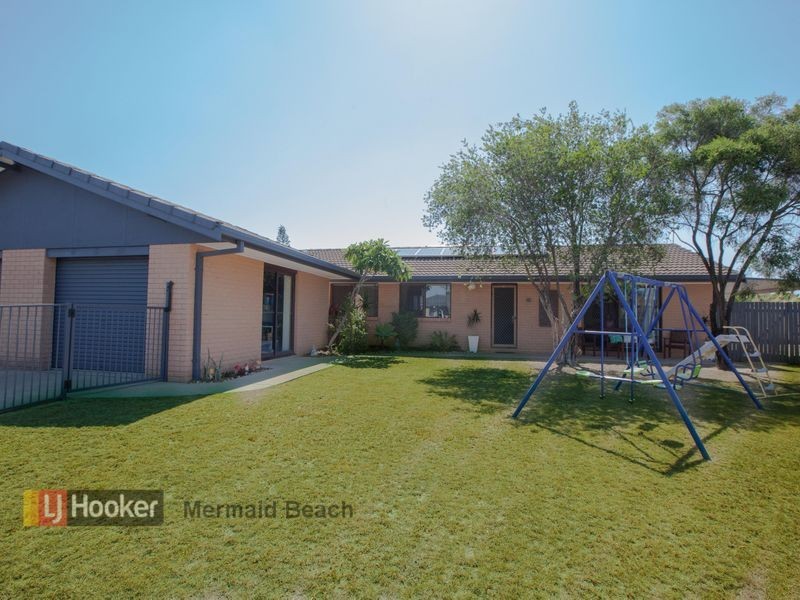 8 Lautoka Court, Clear Island Waters QLD 4226