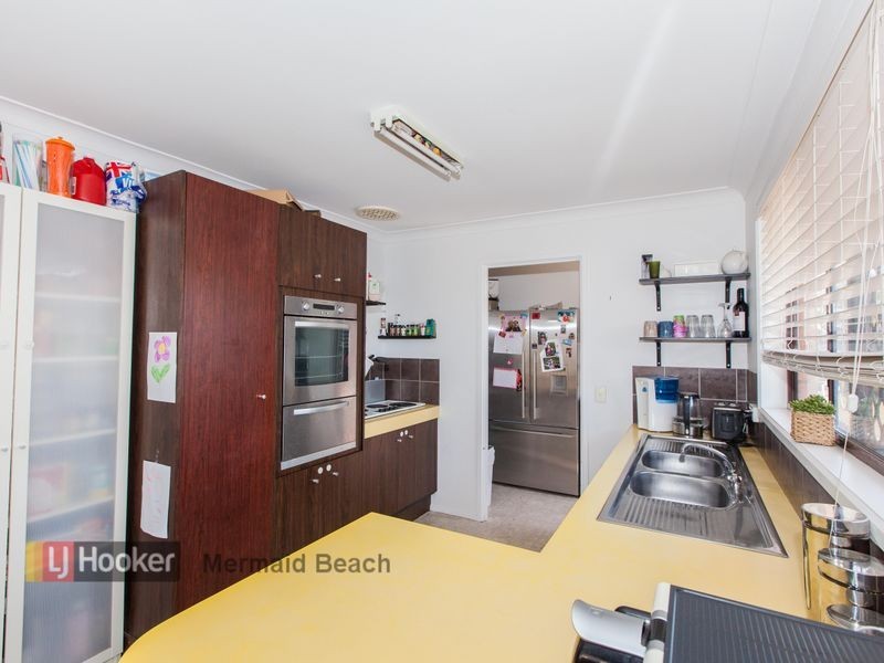 8 Lautoka Court, Clear Island Waters QLD 4226