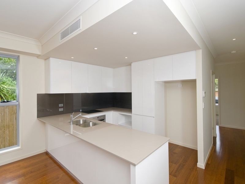 2/21 Dolphin Avenue, Mermaid Beach QLD 4218