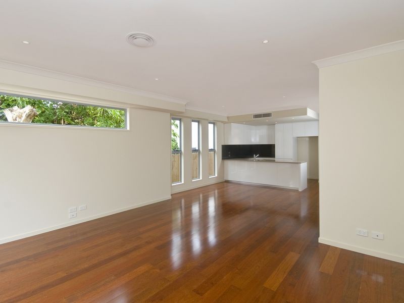 2/21 Dolphin Avenue, Mermaid Beach QLD 4218