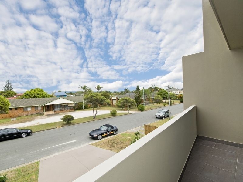 2/21 Dolphin Avenue, Mermaid Beach QLD 4218