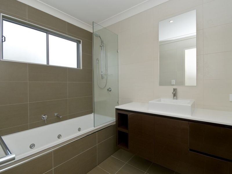 2/21 Dolphin Avenue, Mermaid Beach QLD 4218