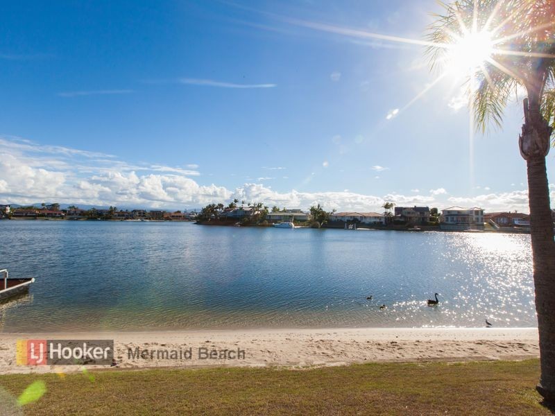 8/17 Duet Drive, Mermaid Waters QLD 4218