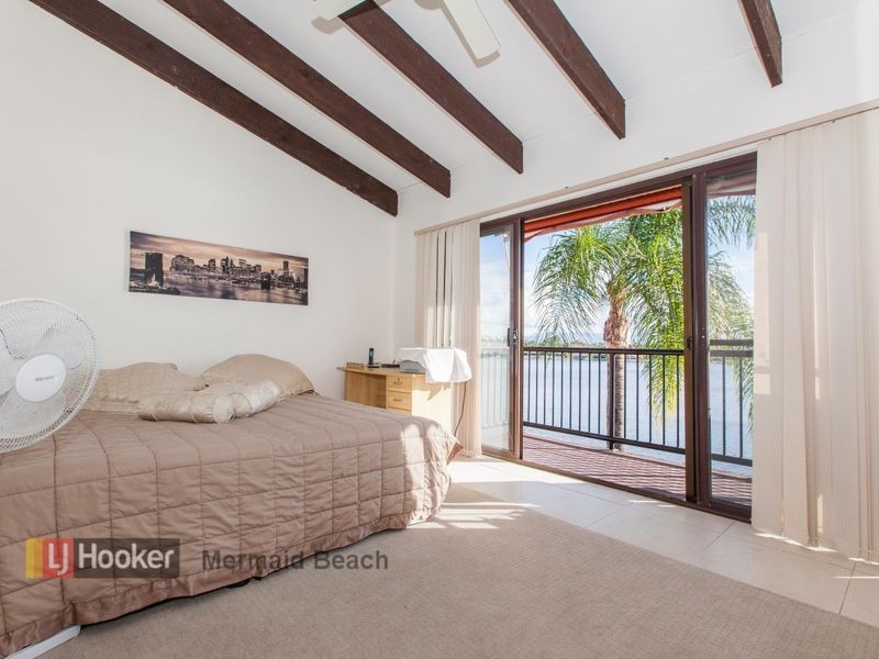 8/17 Duet Drive, Mermaid Waters QLD 4218