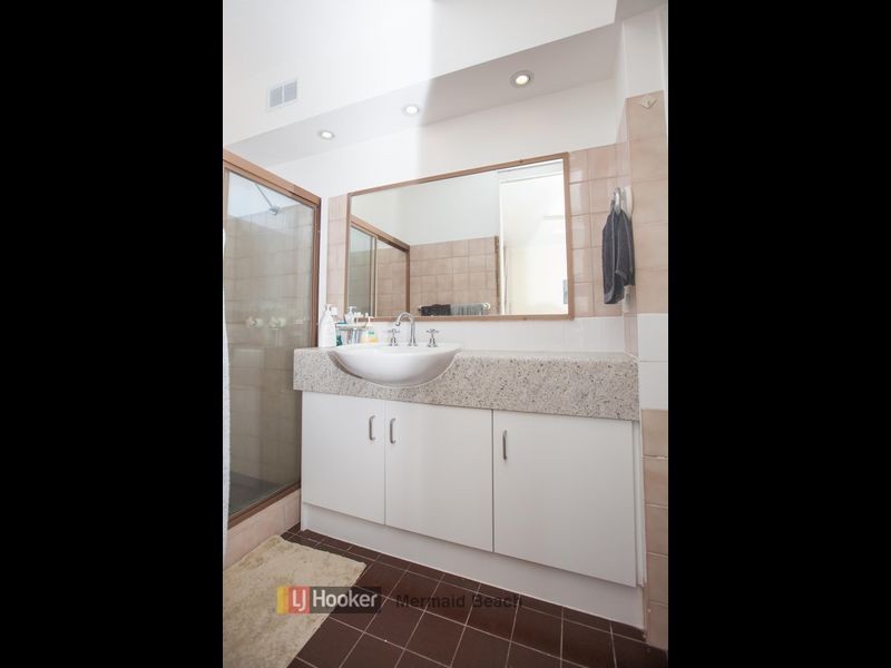 4/13 Federation Avenue, Broadbeach QLD 4218