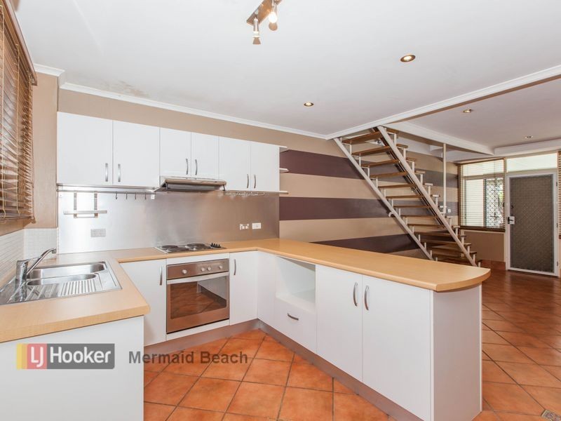 2/28 Peerless Avenue, Mermaid Beach QLD 4218