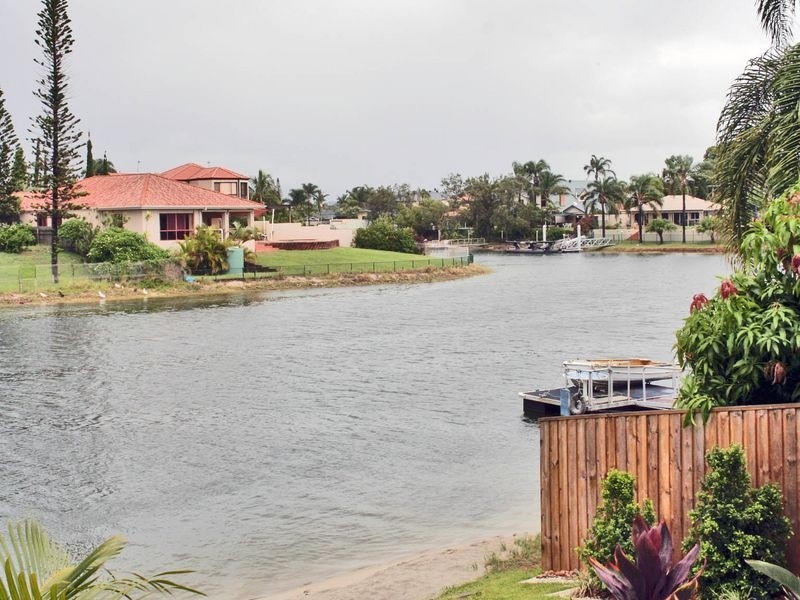 2/48 Avanti Street, Mermaid Waters QLD 4218