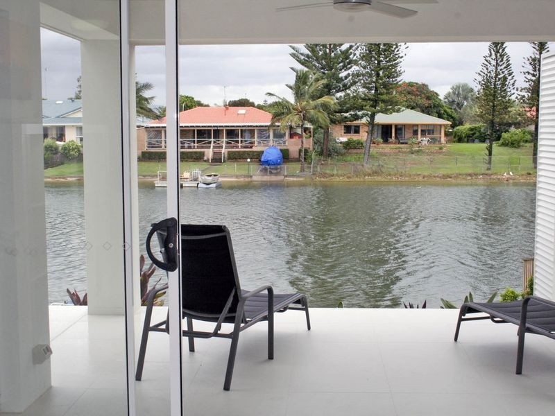 2/48 Avanti Street, Mermaid Waters QLD 4218