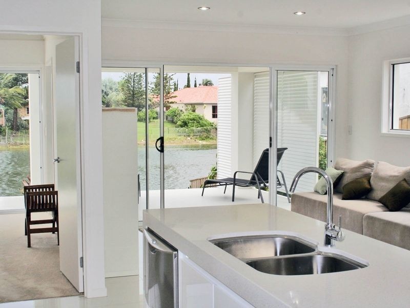 2/48 Avanti Street, Mermaid Waters QLD 4218