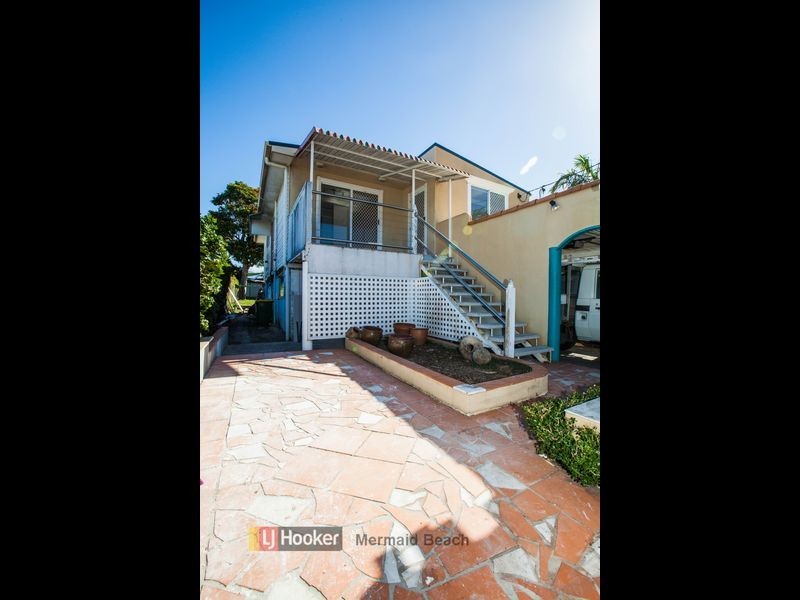 15 Hillcrest Parade, Miami QLD 4220