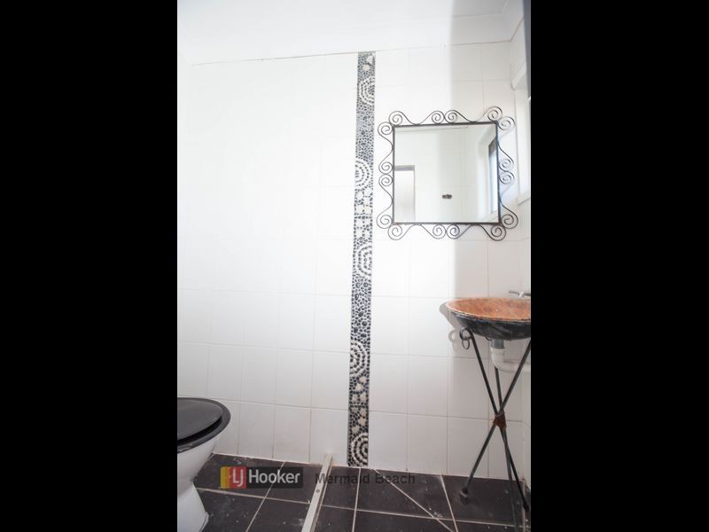 15 Hillcrest Parade, Miami QLD 4220