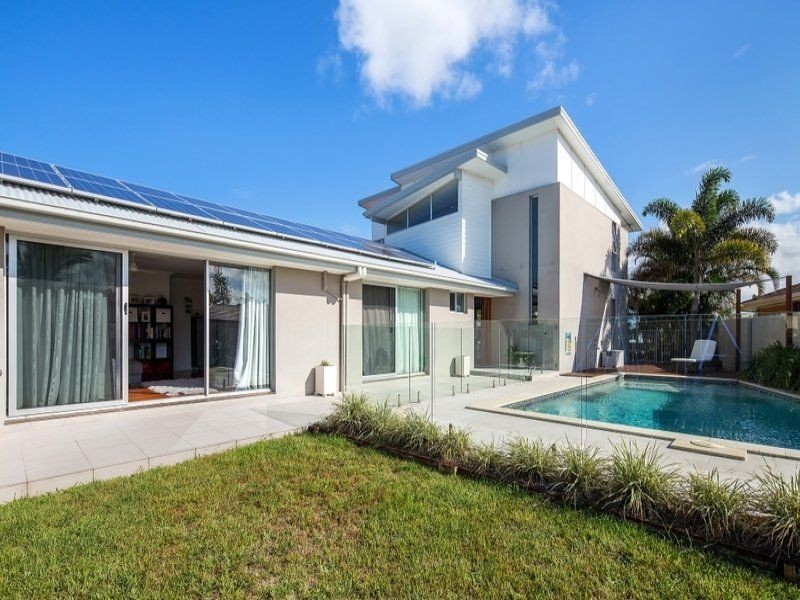 2 Rudder Court, Mermaid Waters QLD 4218