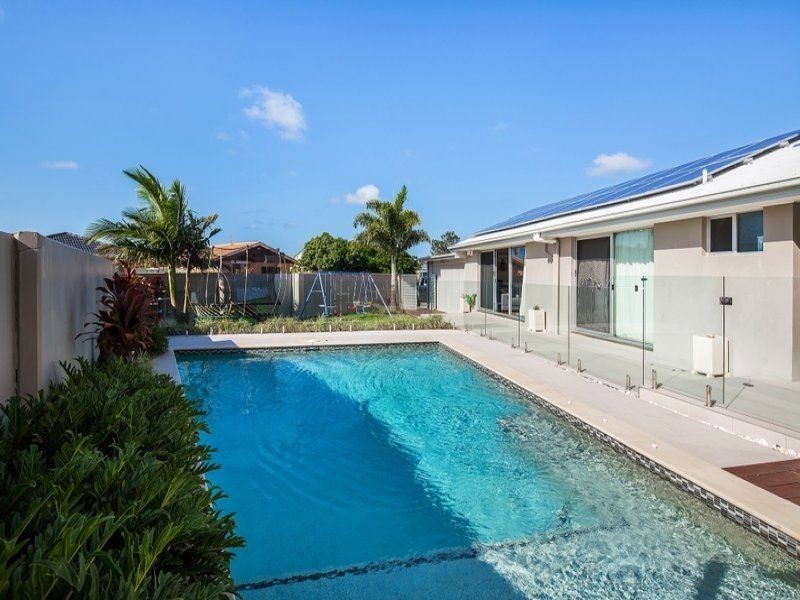 2 Rudder Court, Mermaid Waters QLD 4218