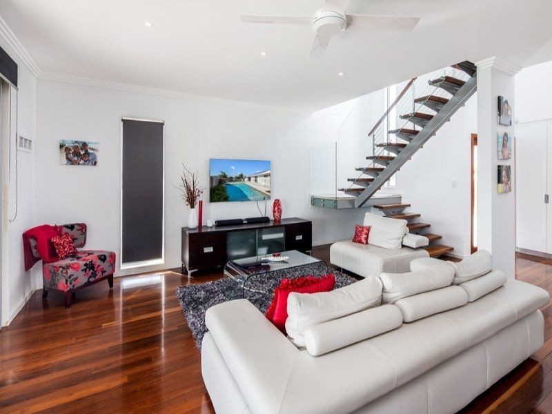 2 Rudder Court, Mermaid Waters QLD 4218