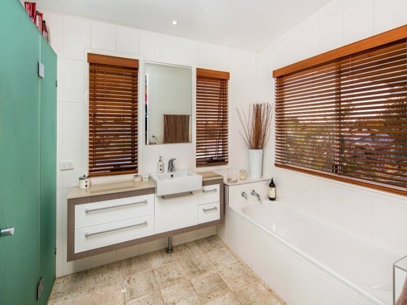 2 Rudder Court, Mermaid Waters QLD 4218