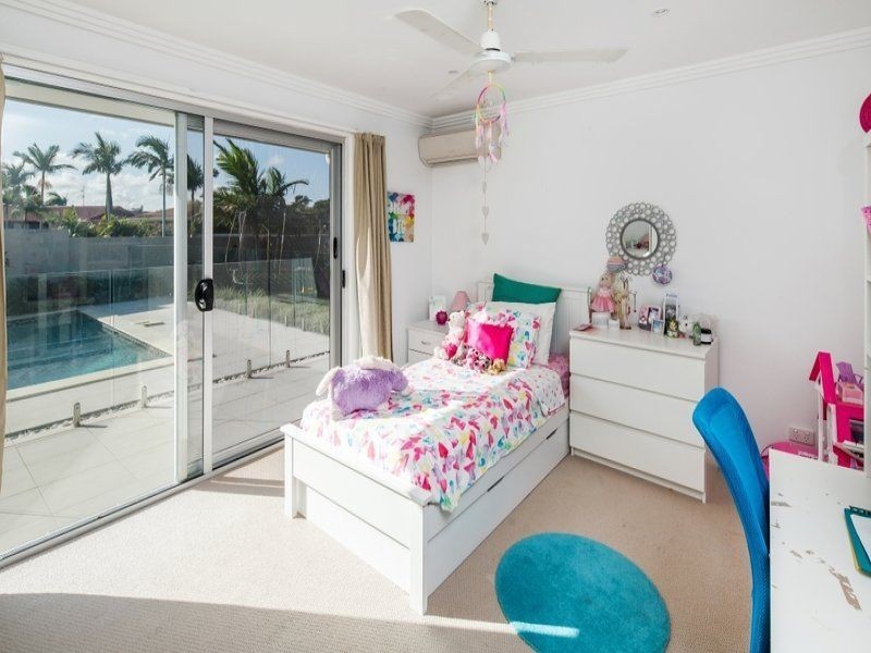 2 Rudder Court, Mermaid Waters QLD 4218