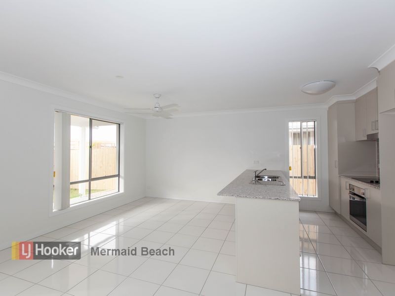16 Keelson Crescent, Hope Island QLD 4212