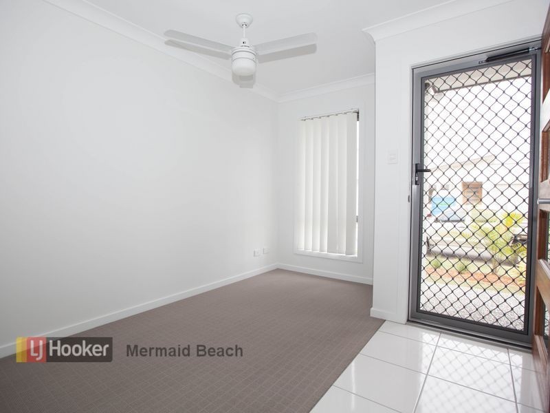 16 Keelson Crescent, Hope Island QLD 4212