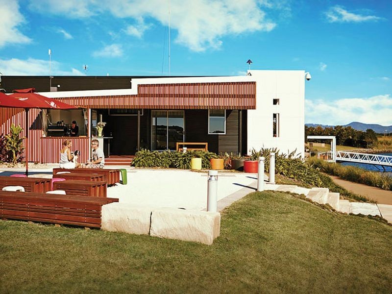 16 Keelson Crescent, Hope Island QLD 4212