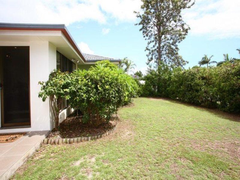 6 Wanderer Avenue, Mermaid Waters QLD 4218