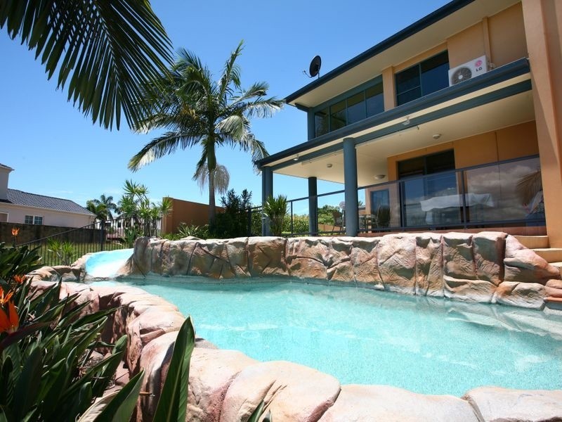 16 Istana View, Clear Island Waters QLD 4226