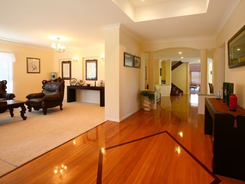 16 Istana View, Clear Island Waters QLD 4226