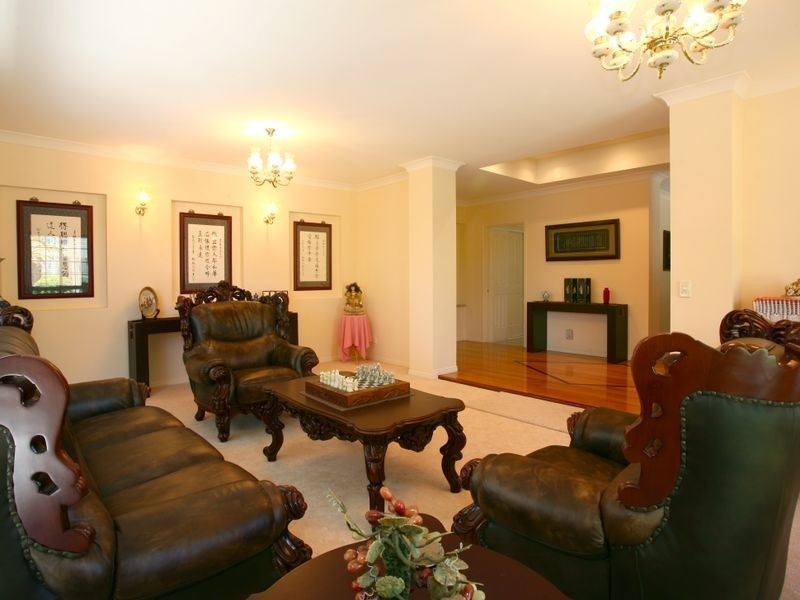 16 Istana View, Clear Island Waters QLD 4226