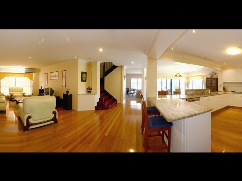 16 Istana View, Clear Island Waters QLD 4226