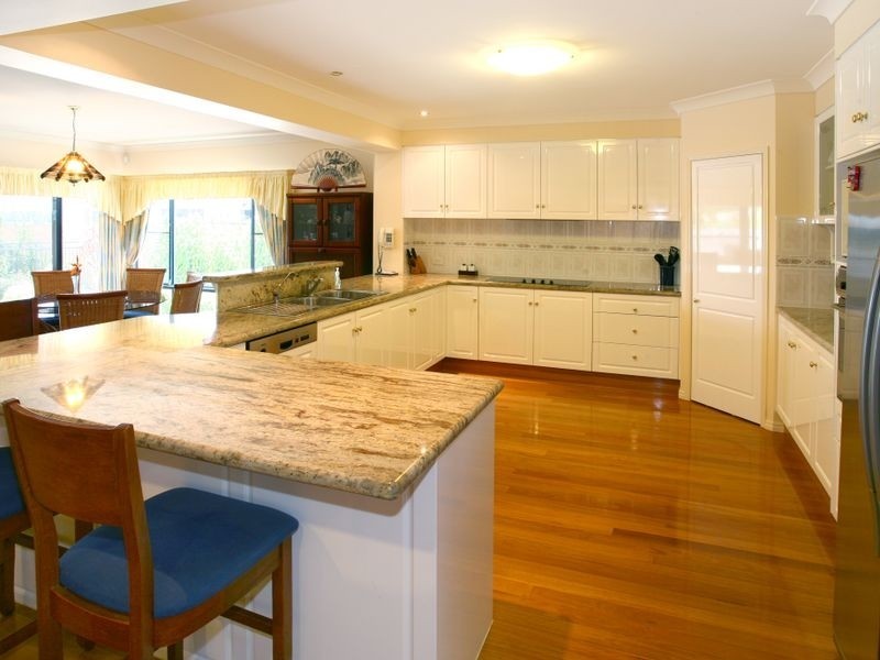 16 Istana View, Clear Island Waters QLD 4226