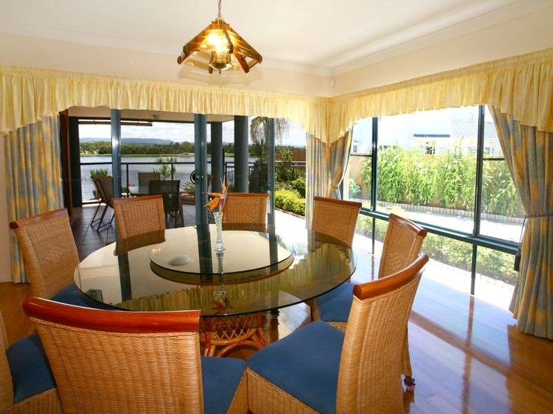 16 Istana View, Clear Island Waters QLD 4226