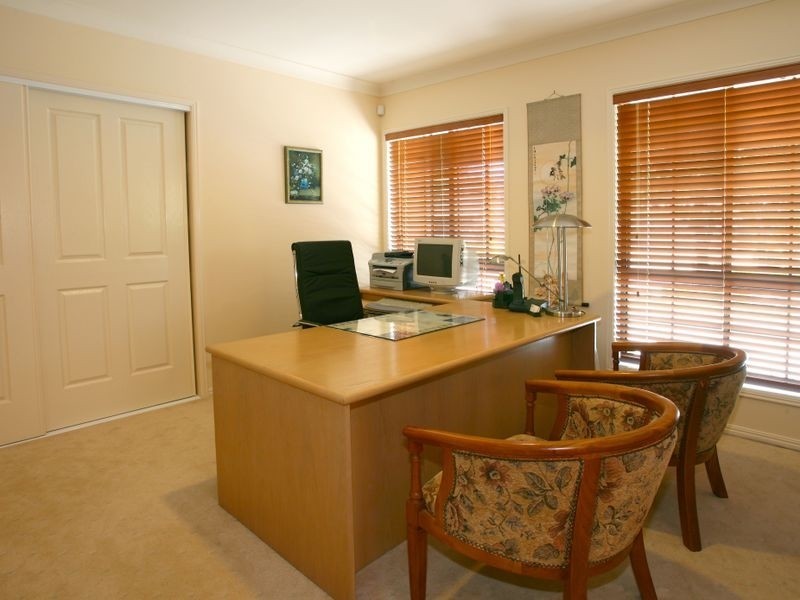 16 Istana View, Clear Island Waters QLD 4226