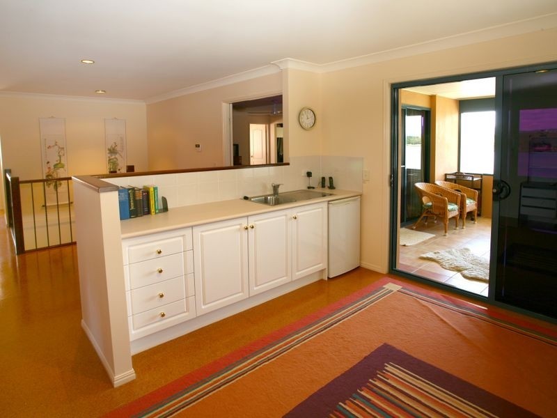 16 Istana View, Clear Island Waters QLD 4226