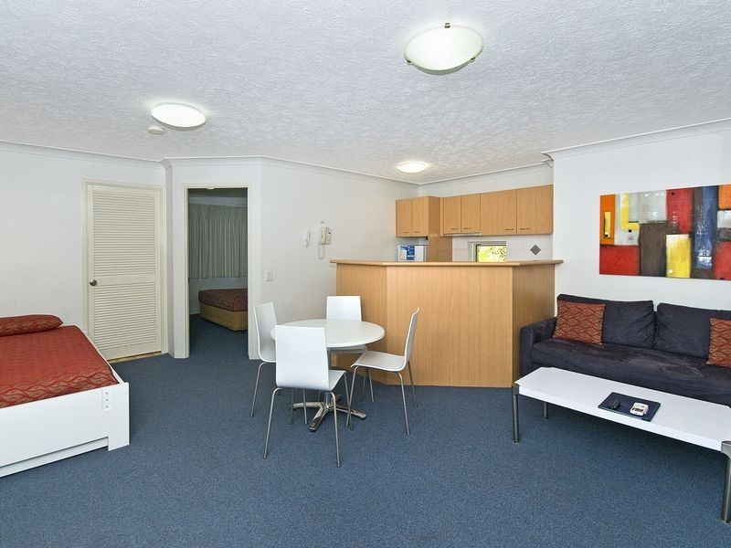 6/21 Peerless Avenue, Mermaid Beach QLD 4218