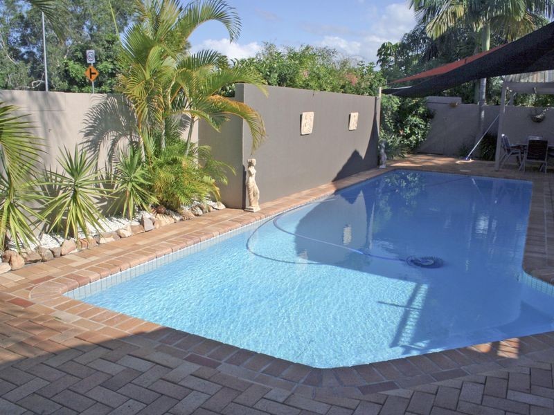 2 Salamander Court, Mermaid Waters QLD 4218