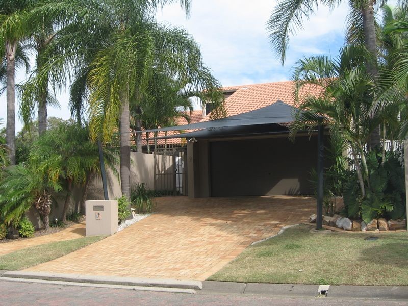 2 Salamander Court, Mermaid Waters QLD 4218