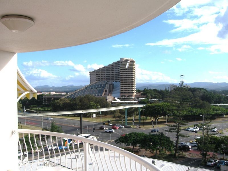 1612/24-26 Queensland Avenue, Broadbeach QLD 4218