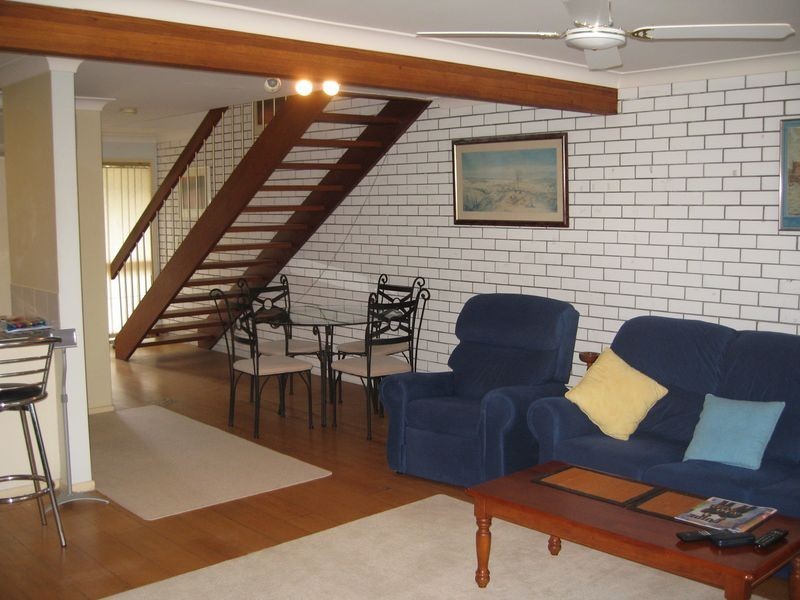 4/6 Aquila Court, Mermaid Waters QLD 4218