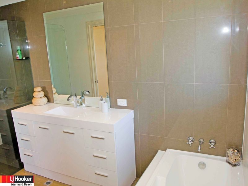 51 Cessnock Close, Mermaid Waters QLD 4218