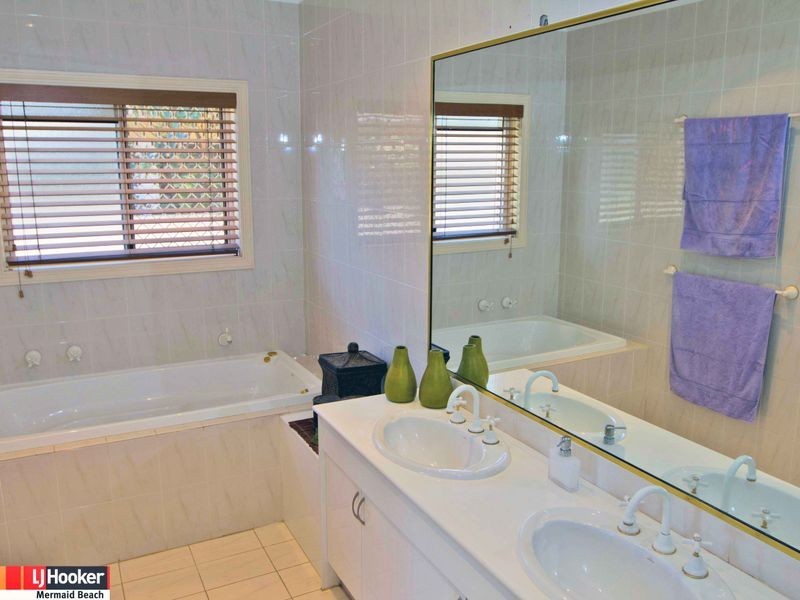 51 Cessnock Close, Mermaid Waters QLD 4218