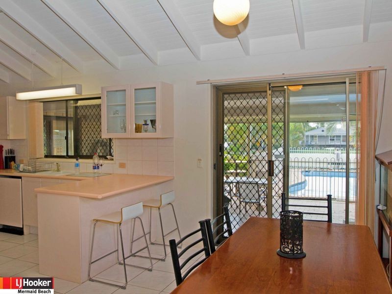 6 Sundowner Court, Mermaid Waters QLD 4218