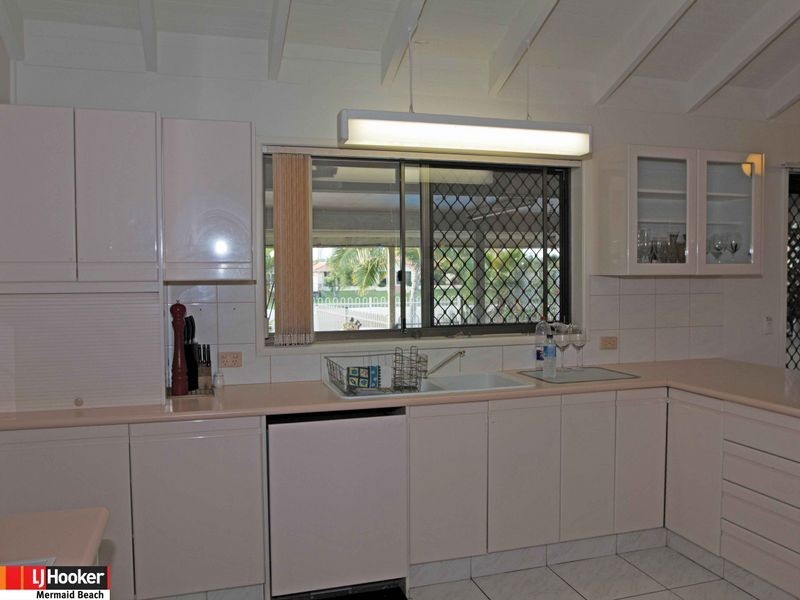 6 Sundowner Court, Mermaid Waters QLD 4218