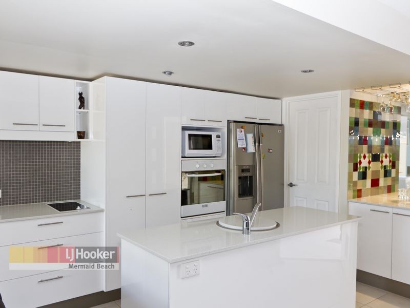 63/300 Cottesloe Drive, Mermaid Waters QLD 4218