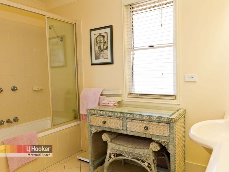 176/215 Cottesloe Drive, Mermaid Waters QLD 4218