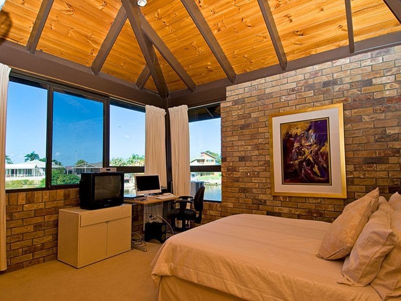 37 Sundowner Court, Mermaid Waters QLD 4218